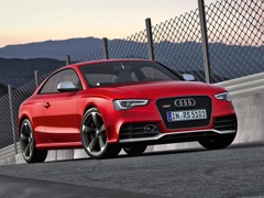 Audi RS5 (2010). Выпускается с 2010 года. Одна базовая комплектация. Цена 4 800 000 руб.Двигатель 4.2, бензиновый. Привод полный. КПП: роботизированная.