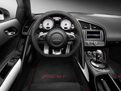Audi R8 GT. Выпускается с 2011 года. Одна базовая комплектация. Цена 8 071 200 руб.Двигатель 5.2, бензиновый. Привод полный. КПП: роботизированная.