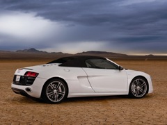 Audi R8 GT Spyder. Выпускается с 2011 года. Одна базовая комплектация. Цена 8 847 700 руб.Двигатель 5.2, бензиновый. Привод полный. КПП: роботизированная.