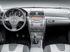 Mazda 3 Sedan (2003). Выпускается с 2003 года. Восемь базовых комплектаций. Цены от 568 000 до 800 000 руб.Двигатель от 1.6 до 2.0, бензиновый. Привод передний. КПП: механическая и автоматическая.