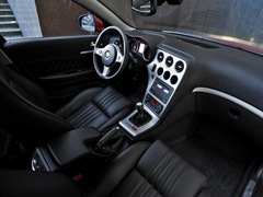 Alfa Romeo 159. Выпускается с 2005 года. Две базовые комплектации. Цены от 1 095 000 до 1 390 000 руб.Двигатель от 1.8 до 2.2, бензиновый. Привод передний. КПП: механическая и роботизированная.