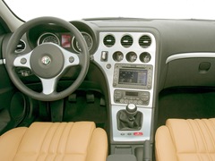 Alfa Romeo 159 Sportwagon. Выпускается с 2005 года. Две базовые комплектации. Цены от 1 185 000 до 1 500 000 руб.Двигатель от 1.8 до 2.2, бензиновый. Привод передний. КПП: механическая и роботизированная.