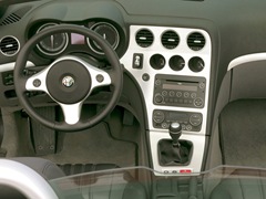 Alfa Romeo Spider. Выпускается с 2006 года. Четыре базовые комплектации. Цена пока неизвестна.Двигатель от 2.2 до 3.2, бензиновый. Привод передний и полный. КПП: механическая, роботизированная и автоматическая.