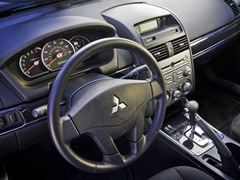 Mitsubishi Galant. Выпускается с 2004 года. Три базовые комплектации. Цены от 759 000 до 908 040 руб.Двигатель 2.4, бензиновый. Привод передний. КПП: автоматическая.