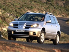 Mitsubishi Outlander (2001). Выпускается с 2001 года. Одна базовая комплектация. Цена 987 562 руб.Двигатель 2.4, бензиновый. Привод полный. КПП: автоматическая.