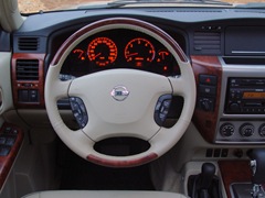 Nissan Patrol (1997). Выпускается с 1997 года. Пять базовых комплектаций. Цены от 2 067 600 до 2 446 600 руб.Двигатель от 3.0 до 4.8, дизельный и бензиновый. Привод полный. КПП: механическая и автоматическая.