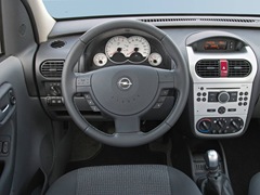 Opel Combo Tour. Выпускается с 2001 года. Пять базовых комплектаций. Цены от 497 900 до 595 500 руб.Двигатель от 1.2 до 1.4, бензиновый и дизельный. Привод передний. КПП: механическая.