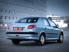 Peugeot 206 Sedan. Выпускается с 2006 года. Три базовые комплектации. Цены от 424 000 до 558 000 руб.Двигатель от 1.4 до 1.6, бензиновый. Привод передний. КПП: механическая и автоматическая.