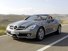 Mercedes-Benz SLK (2004). Выпускается с 2004 года. Две базовые комплектации. Цены от 1 730 000 до 1 870 000 руб.Двигатель от 1.8 до 3.0, бензиновый. Привод задний. КПП: механическая.