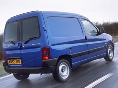 Peugeot Partner Origin VU. Выпускается с 1996 года. Две базовые комплектации. Цены от 437 500 до 517 500 руб.Двигатель от 1.4 до 1.6, бензиновый. Привод передний. КПП: механическая.