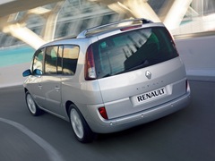 Renault Espace. Выпускается с 2002 года. Одна базовая комплектация. Цена 1 472 900 руб.Двигатель 2.0, бензиновый. Привод передний. КПП: автоматическая.