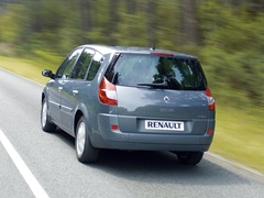 Renault Grand Scenic. Выпускается с 2003 года. Четыре базовые комплектации. Цены от 807 400 до 970 800 руб.Двигатель от 1.6 до 2.0, бензиновый. Привод передний. КПП: механическая и автоматическая.