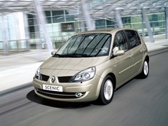 Renault Scenic (2003). Выпускается с 2003 года. Восемь базовых комплектаций. Цены от 763 500 до 926 900 руб.Двигатель от 1.6 до 2.0, бензиновый. Привод передний. КПП: механическая и автоматическая.