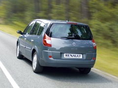 Renault Scenic (2003). Выпускается с 2003 года. Восемь базовых комплектаций. Цены от 763 500 до 926 900 руб.Двигатель от 1.6 до 2.0, бензиновый. Привод передний. КПП: механическая и автоматическая.