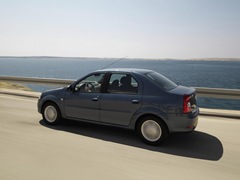 Renault Logan (2004). Выпускается с 2004 года. Три базовые комплектации. Цены от 409 000 до 574 990 руб.Двигатель от 1.4 до 1.6, бензиновый. Привод передний. КПП: механическая и автоматическая.