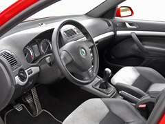 Skoda Octavia RS Combi (2004). Выпускается с 2004 года. Одна базовая комплектация. Цена 945 000 руб.Двигатель 2.0, бензиновый. Привод передний. КПП: механическая.