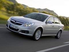 Opel Vectra Sedan. Выпускается с 2002 года. Двенадцать базовых комплектаций. Цены от 569 000 до 990 000 руб.Двигатель от 1.6 до 2.8, бензиновый и дизельный. Привод передний. КПП: механическая, роботизированная и автоматическая.