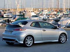 Honda Civic Type-R. Выпускается с 2007 года. Три базовые комплектации. Цены от 1 109 200 до 1 186 150 руб.Двигатель 2.0, бензиновый. Привод передний. КПП: механическая.