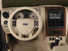 Ford Explorer (2006). Выпускается с 2006 года. Четыре базовые комплектации. Цены от 1 631 000 до 1 916 500 руб.Двигатель от 4.0 до 4.6, бензиновый. Привод полный. КПП: автоматическая.