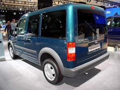 Ford Tourneo Connect. Выпускается с 2005 года. Пять базовых комплектаций. Цены от 964 000 до 1 080 000 руб.Двигатель 1.8, дизельный. Привод передний. КПП: механическая.
