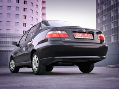 FIAT Albea. Выпускается с 2002 года. Три базовые комплектации. Цены от 375 000 до 461 400 руб.Двигатель 1.4, бензиновый. Привод передний. КПП: механическая.