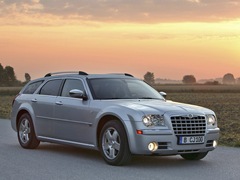 Chrysler 300C Touring. Выпускается с 2005 года. Одна базовая комплектация. Цена 5 507 040 руб.Двигатель 3.5, бензиновый. Привод полный. КПП: автоматическая.