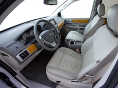 Chrysler Grand Voyager. Выпускается с 2007 года. Одна базовая комплектация. Цена 3 316 000 руб.Двигатель 3.6, бензиновый. Привод передний. КПП: автоматическая.