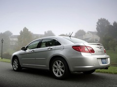Chrysler Sebring. Выпускается с 2007 года. Две базовые комплектации. Цены от 2 919 840 до 3 134 208 руб.Двигатель от 2.4 до 2.7, бензиновый. Привод передний. КПП: автоматическая.