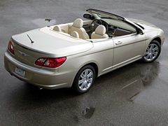 Chrysler Sebring Cabrio. Выпускается с 2007 года. Одна базовая комплектация. Цена 3 644 256 руб.Двигатель 2.7, бензиновый. Привод передний. КПП: автоматическая.