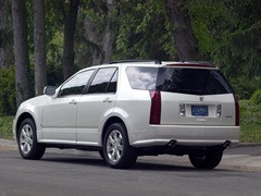 Cadillac SRX (2003). Выпускается с 2003 года. Четыре базовые комплектации. Цены от 1 500 000 до 1 860 000 руб.Двигатель от 3.6 до 4.6, бензиновый. Привод полный. КПП: автоматическая.