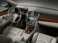 Cadillac SRX (2003). Выпускается с 2003 года. Четыре базовые комплектации. Цены от 1 500 000 до 1 860 000 руб.Двигатель от 3.6 до 4.6, бензиновый. Привод полный. КПП: автоматическая.