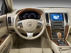 Cadillac STS. Выпускается с 2004 года. Три базовые комплектации. Цены от 1 590 000 до 2 050 000 руб.Двигатель от 3.6 до 4.6, бензиновый. Привод задний и полный. КПП: автоматическая.