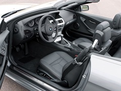 BMW 6-series Cabrio (2004). Выпускается с 2004 года. Две базовые комплектации. Цены от 3 629 000 до 4 316 000 руб.Двигатель от 3.0 до 4.8, бензиновый. Привод задний. КПП: механическая.