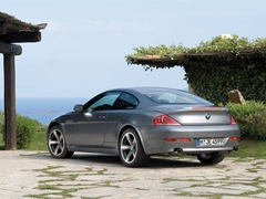 BMW 6-series Coupe (2004). Выпускается с 2004 года. Три базовые комплектации. Цены от 3 080 000 до 3 758 000 руб.Двигатель от 3.0 до 4.8, бензиновый. Привод задний. КПП: механическая.