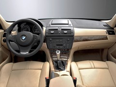BMW X3 (2004). Выпускается с 2004 года. Одиннадцать базовых комплектаций. Цены от 1 555 000 до 2 422 000 руб.Двигатель от 2.0 до 3.0, дизельный и бензиновый. Привод полный. КПП: автоматическая и механическая.
