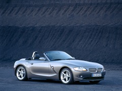 BMW Z4 Roadster (2002). Выпускается с 2002 года. Три базовые комплектации. Цены от 1 278 000 до 1 738 800 руб.Двигатель от 2.0 до 3.0, бензиновый. Привод задний. КПП: механическая.