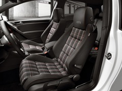 Volkswagen Golf GTI 5D (2009). Выпускается с 2009 года. Две базовые комплектации. Цены от 1 136 850 до 1 196 850 руб.Двигатель 2.0, бензиновый. Привод передний. КПП: механическая и роботизированная.