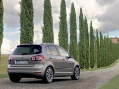 Volkswagen Golf Plus. Выпускается с 2009 года. Семь базовых комплектаций. Цены от 661 000 до 864 000 руб.Двигатель от 1.2 до 1.6, бензиновый. Привод передний. КПП: механическая и автоматическая.